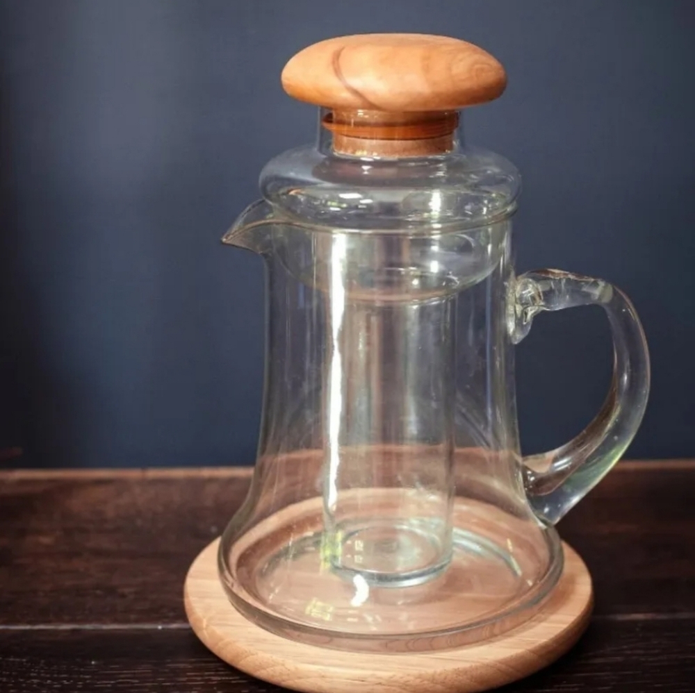 VINTAGE glass pitcher/decanter